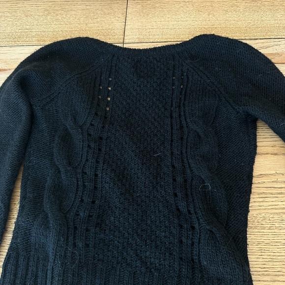 Soft cropped cable knit black fall sweater - Picture 7 of 8